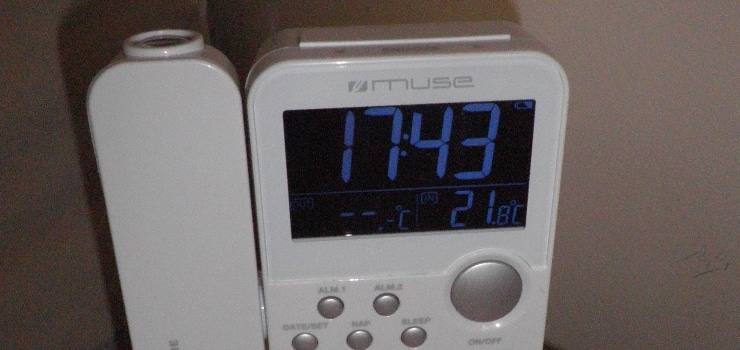 nouveau Radio-réveil double alarme et temperature